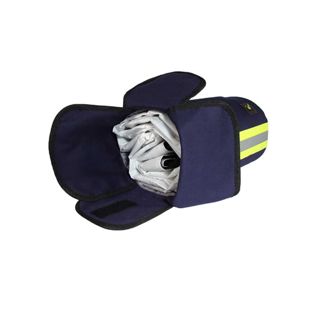 Atemschutzmasken-Tasche blau, geöffnet, Inhalt im Innenfach zusammengelegt