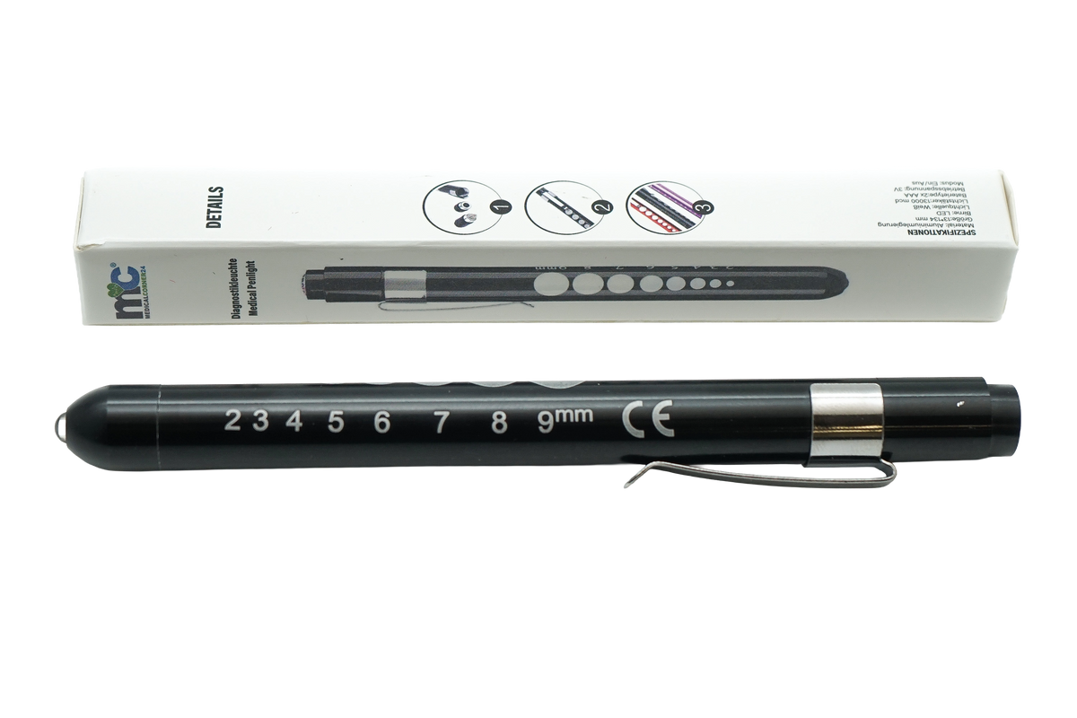 Diagnostikleuchte mit schwarzem Griff, Skala 2–9 mm und Metallclip