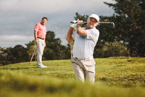 Llevar una codera al jugar al golf